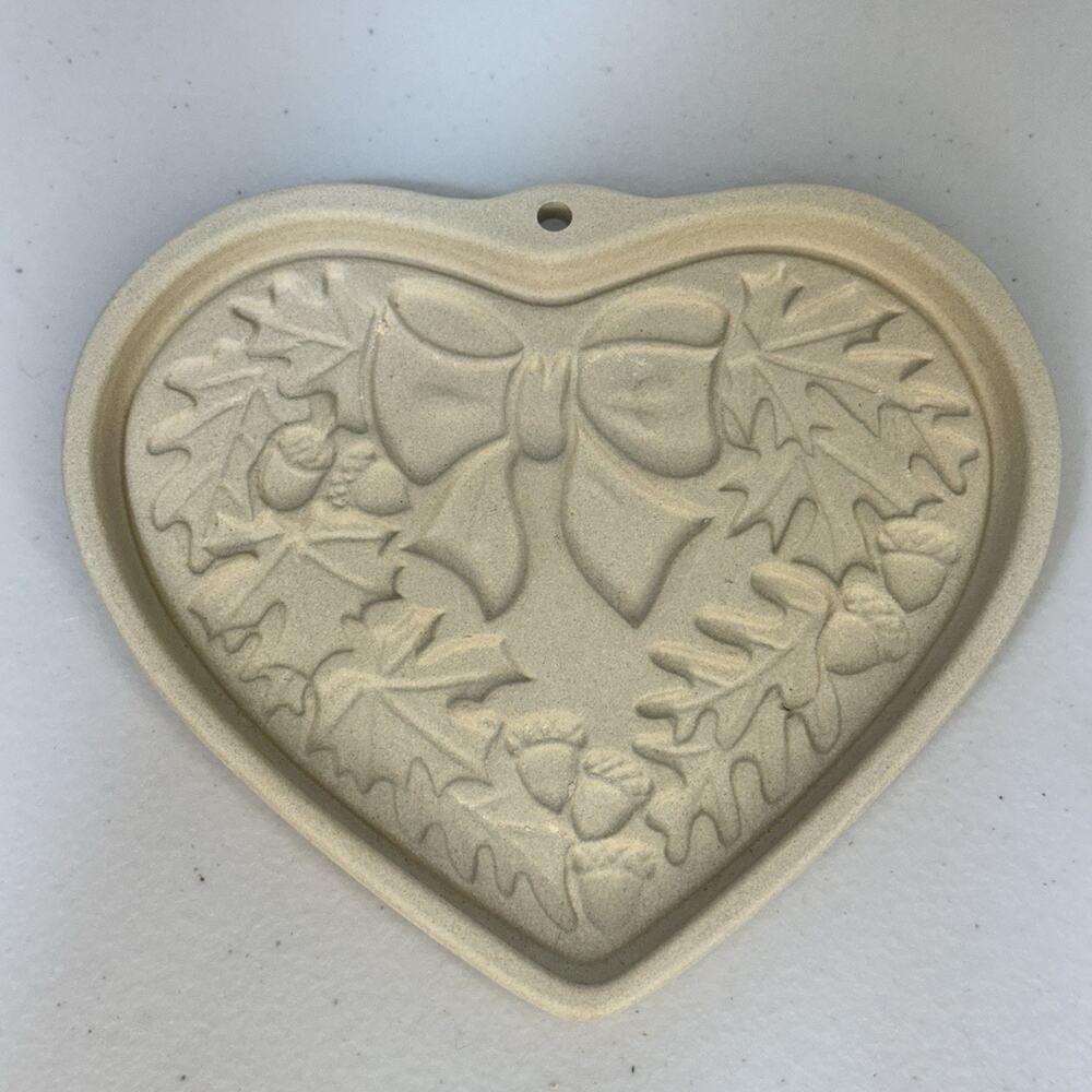 The Pampered Chef Heritage Stoneware Fall Autumn Wreath Heart Cookie Mold USA 03